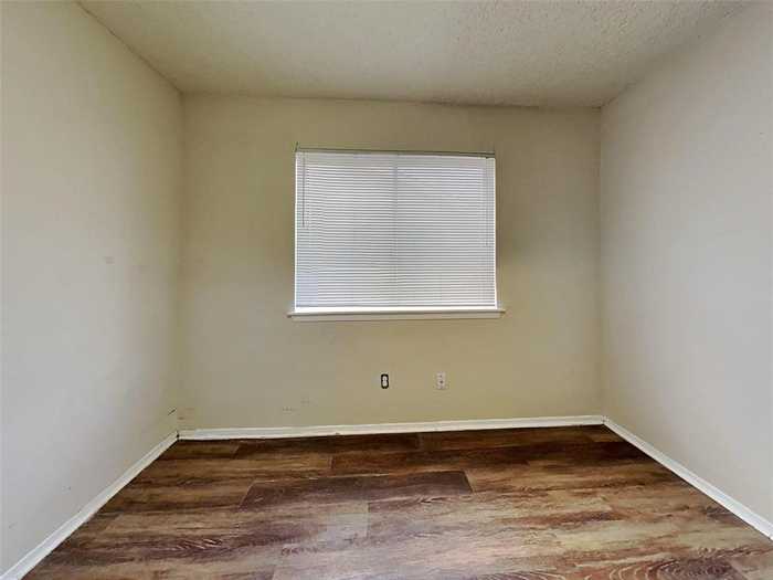 photo 2: 7218 Camino, Houston TX 77083