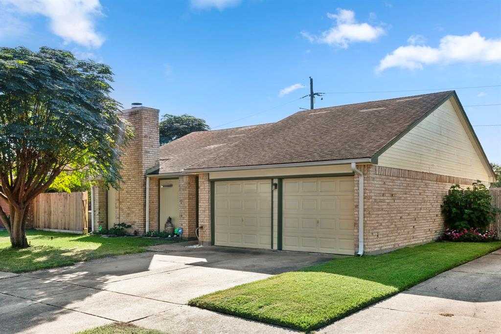 photo 2: 16323 La Luna Drive, Houston TX 77083