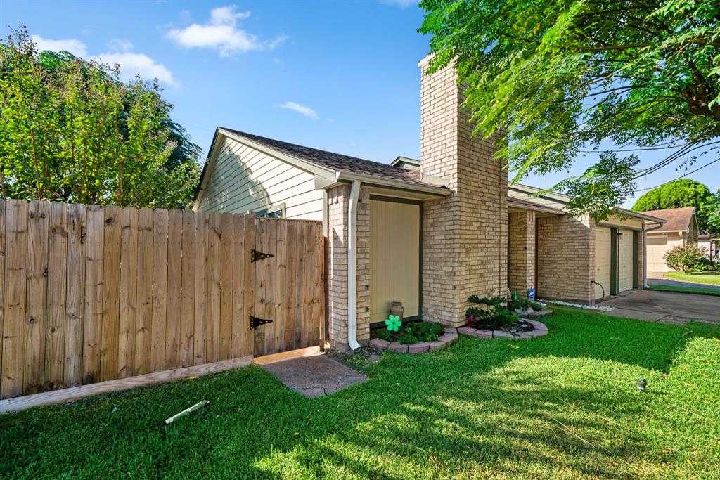 photo 3: 16323 La Luna Drive, Houston TX 77083