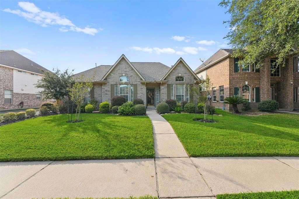 photo 1: 4322 Green Tree Ct, Pasadena TX 77505