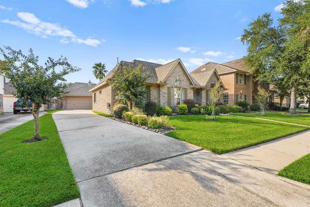 photo 2: 4322 Green Tree Ct, Pasadena TX 77505