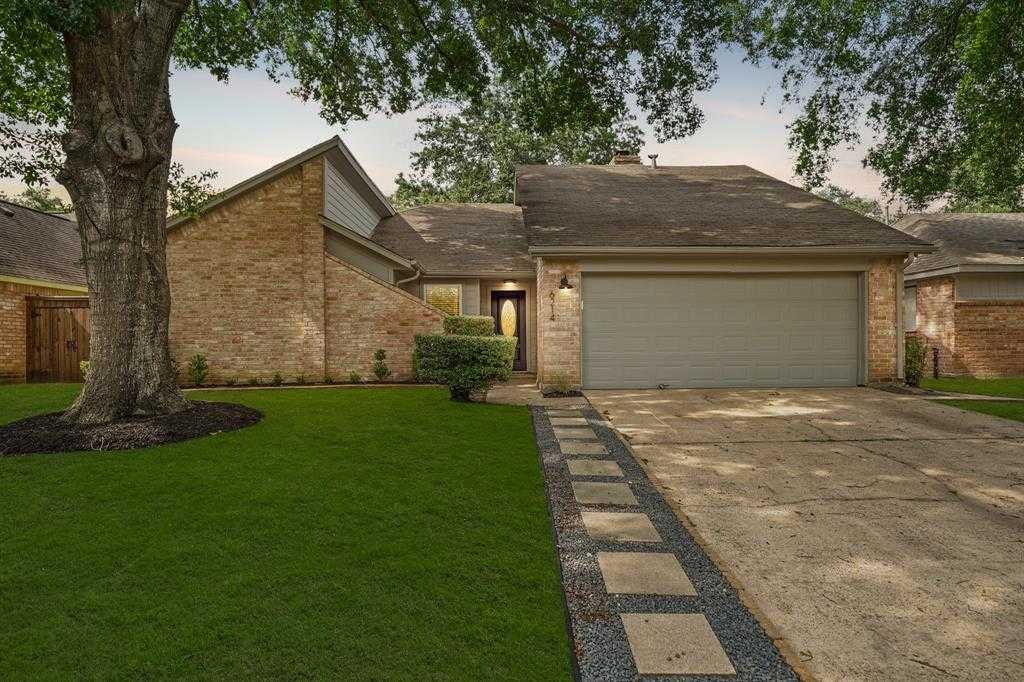 photo 1: 6214 Saint Anne Forest Drive, Houston TX 77088