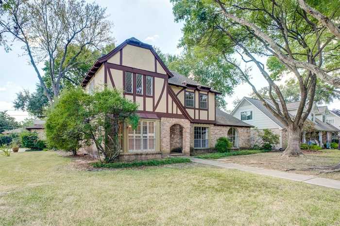 photo 2: 10903 Tupper Lake Drive, Houston TX 77042