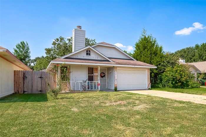 photo 1: 8610 Ashlawn Drive, Houston TX 77083