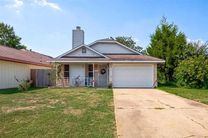 photo 2: 8610 Ashlawn Drive, Houston TX 77083