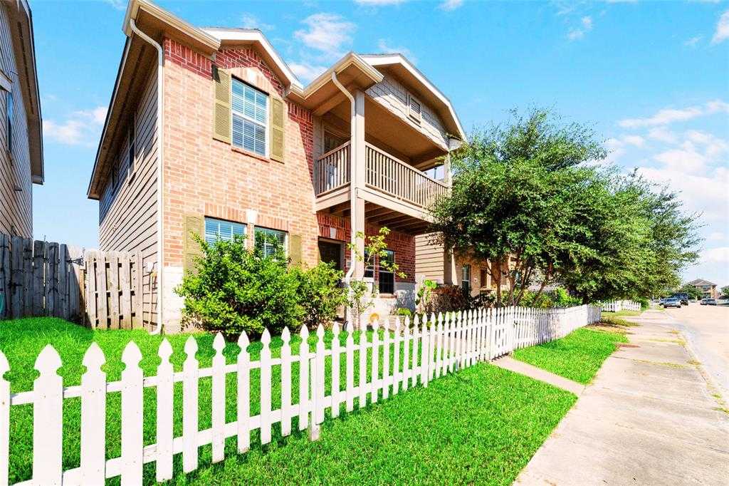 photo 1: 7250 Autumn Sun Drive, Houston TX 77083