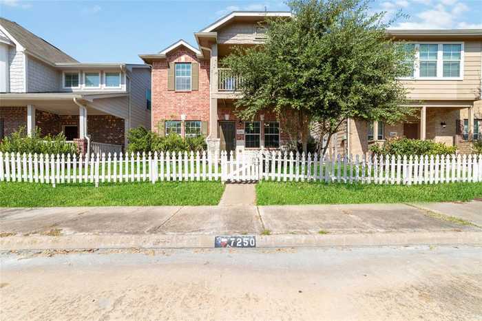 photo 2: 7250 Autumn Sun Drive, Houston TX 77083