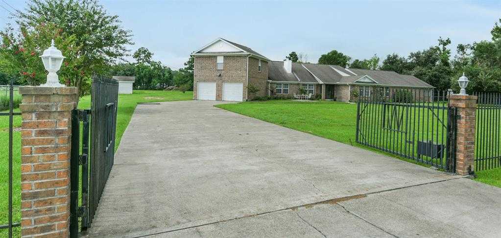 photo 2: 2287 County Road 661, Dayton TX 77535