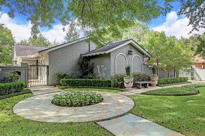 photo 1: 10039 Locke Lane, Houston TX 77042