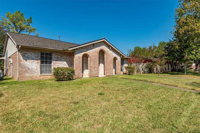 photo 1: 11810 Amblewood Drive, Meadows Place TX 77477