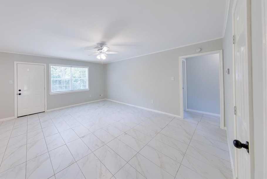 photo 3: 9119 Rutherford Lane, Houston TX 77088