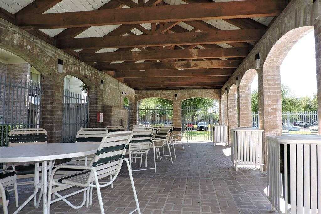 photo 1: 3900 Woodchase Drive Drive, Houston TX 77042