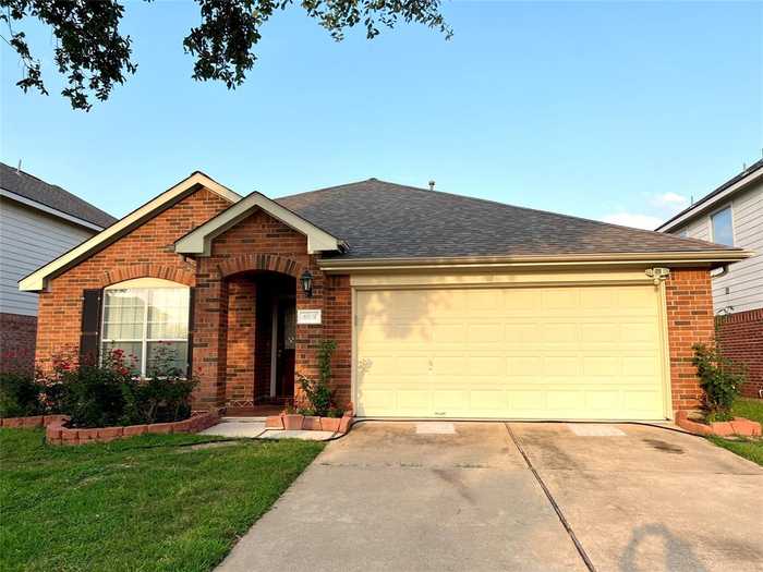 photo 1: 6931 Stoneyvale Drive, Houston TX 77083