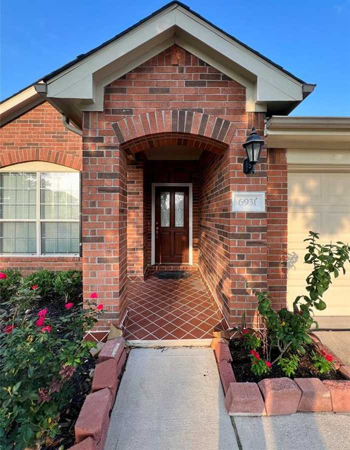 photo 2: 6931 Stoneyvale Drive, Houston TX 77083