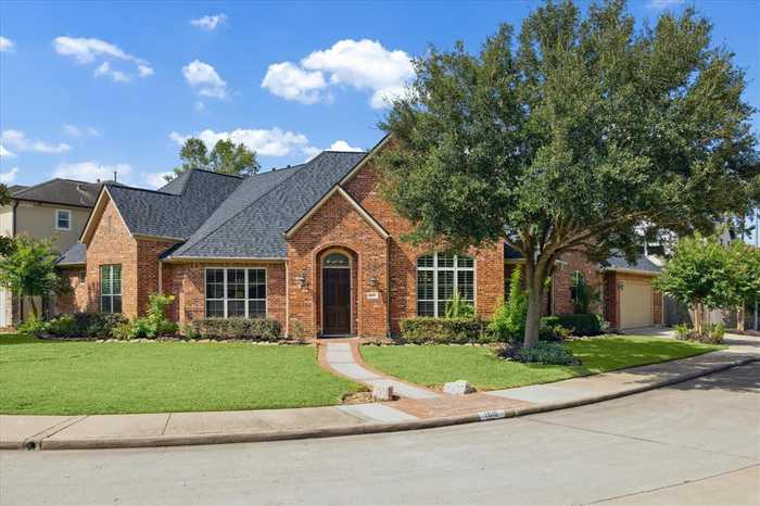 photo 1: 1615 Glourie Drive, Houston TX 77055