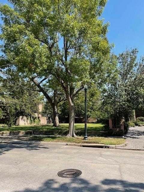 photo 2: 2321 Claremont Lane, Houston TX 77019