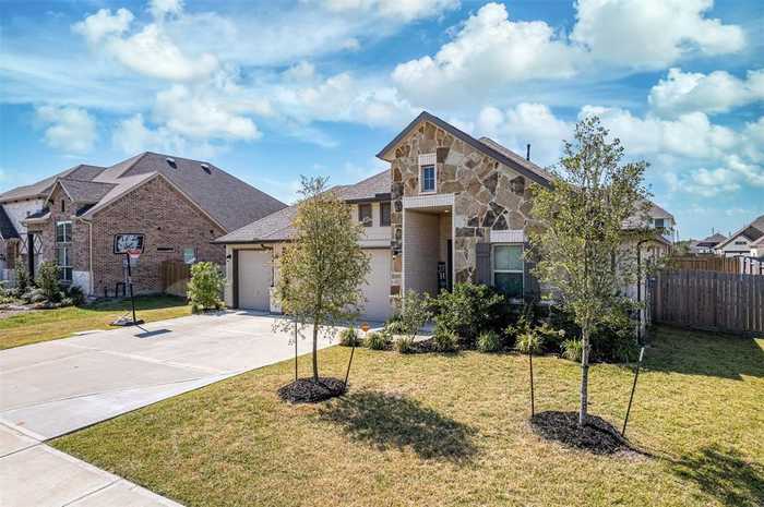 photo 2: 13527 Summer Winds Drive, Dayton TX 77535