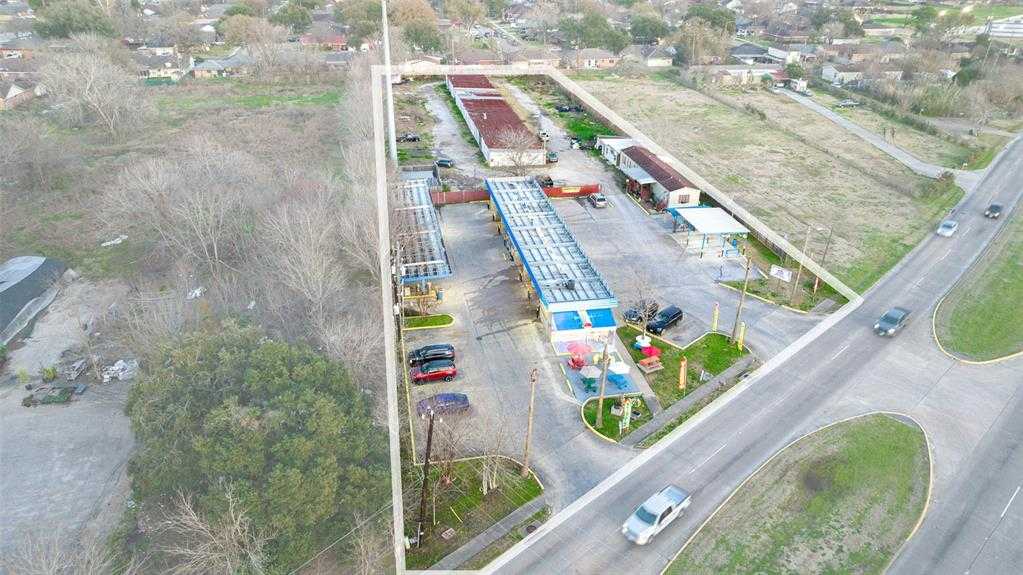 photo 2: 2627 Allen Genoa Road, Pasadena TX 77502