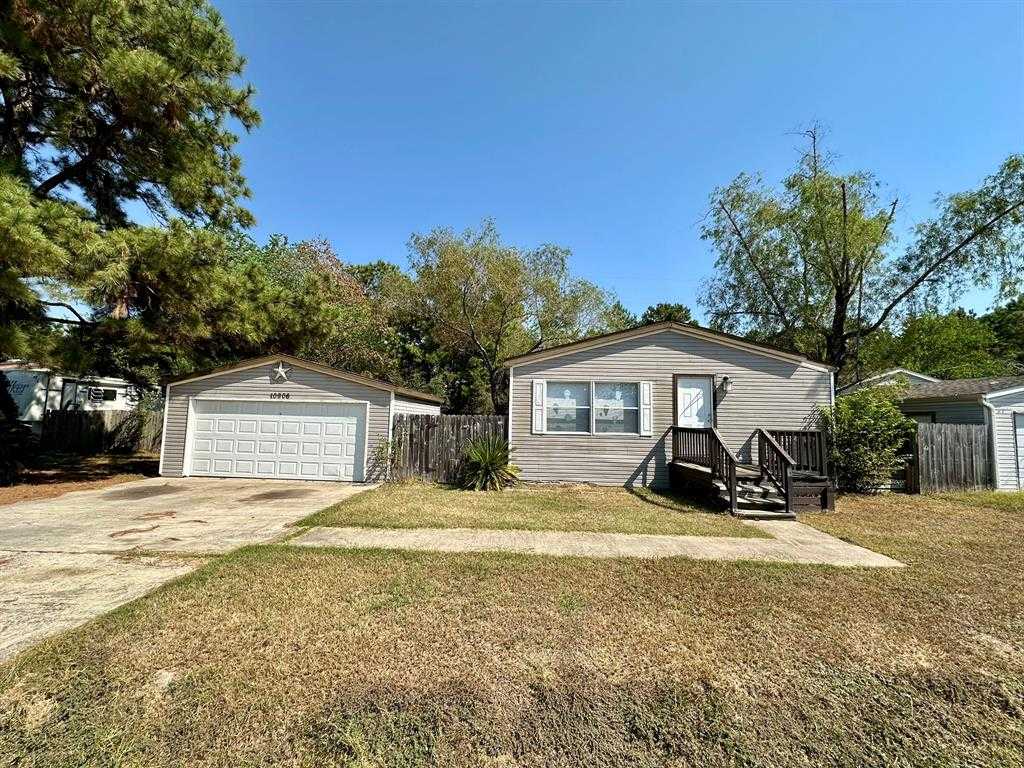 photo 1: 10906 Pine Desert Lane, Houston TX 77088