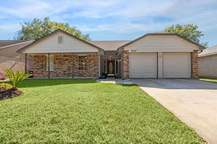 photo 1: 7014 Tara Blue Ridge Drive, Richmond TX 77469