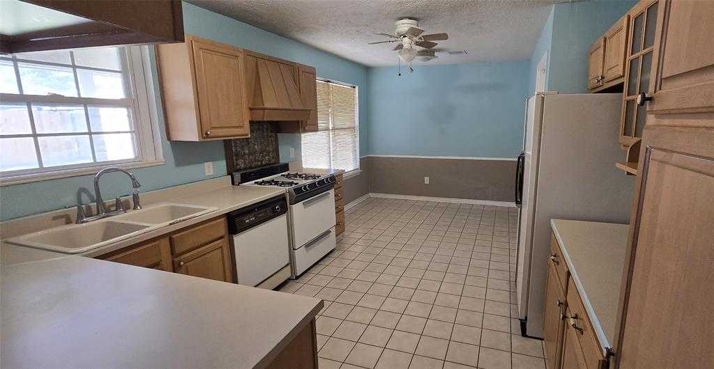 photo 3: 3938 Willowind Drive, Pasadena TX 77504