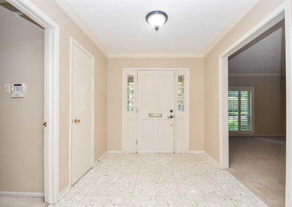 photo 3: 10802 Inwood Drive, Houston TX 77042