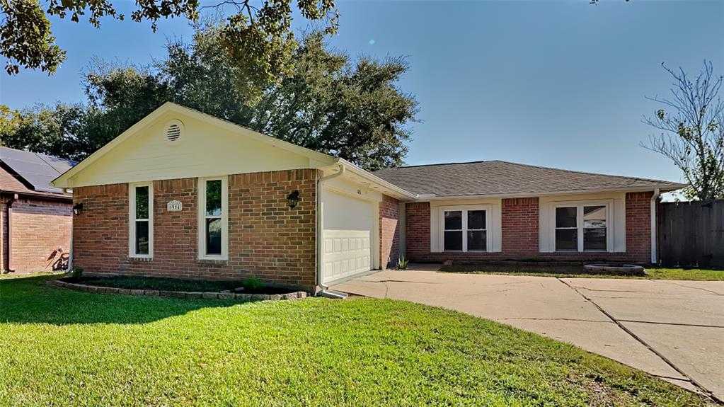 photo 1: 6914 Grant Dr, Richmond TX 77469