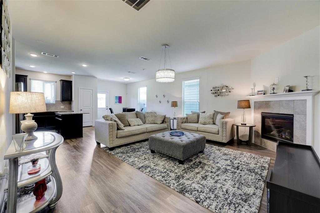 photo 3: 4711 Windmill Run Drive, Houston TX 77069