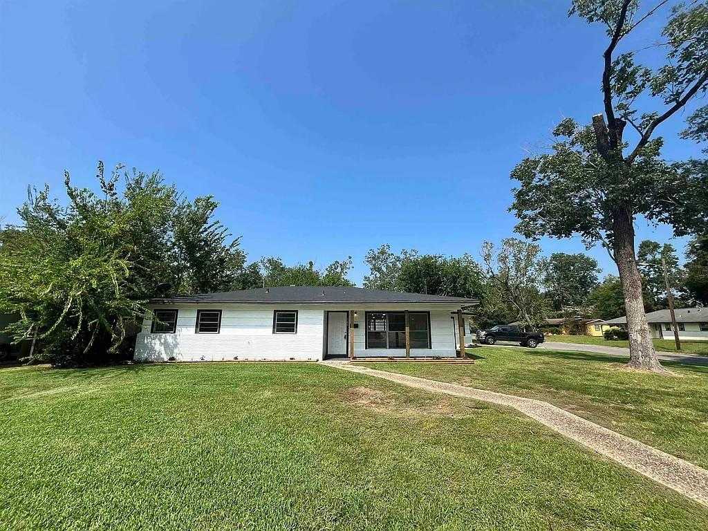 photo 1: 260 Canterbury Drive, Beaumont TX 77707