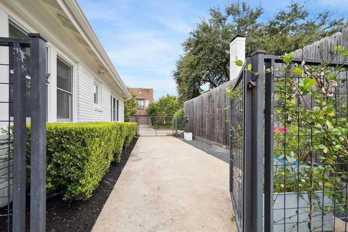 photo 24: 1209 W Pierce Street, Houston TX 77019