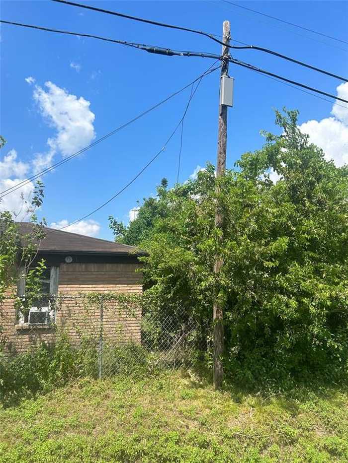 photo 2: 3819 King Street, Houston TX 77026