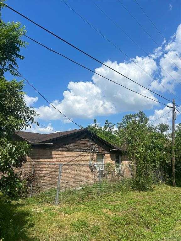 photo 3: 3819 King Street, Houston TX 77026