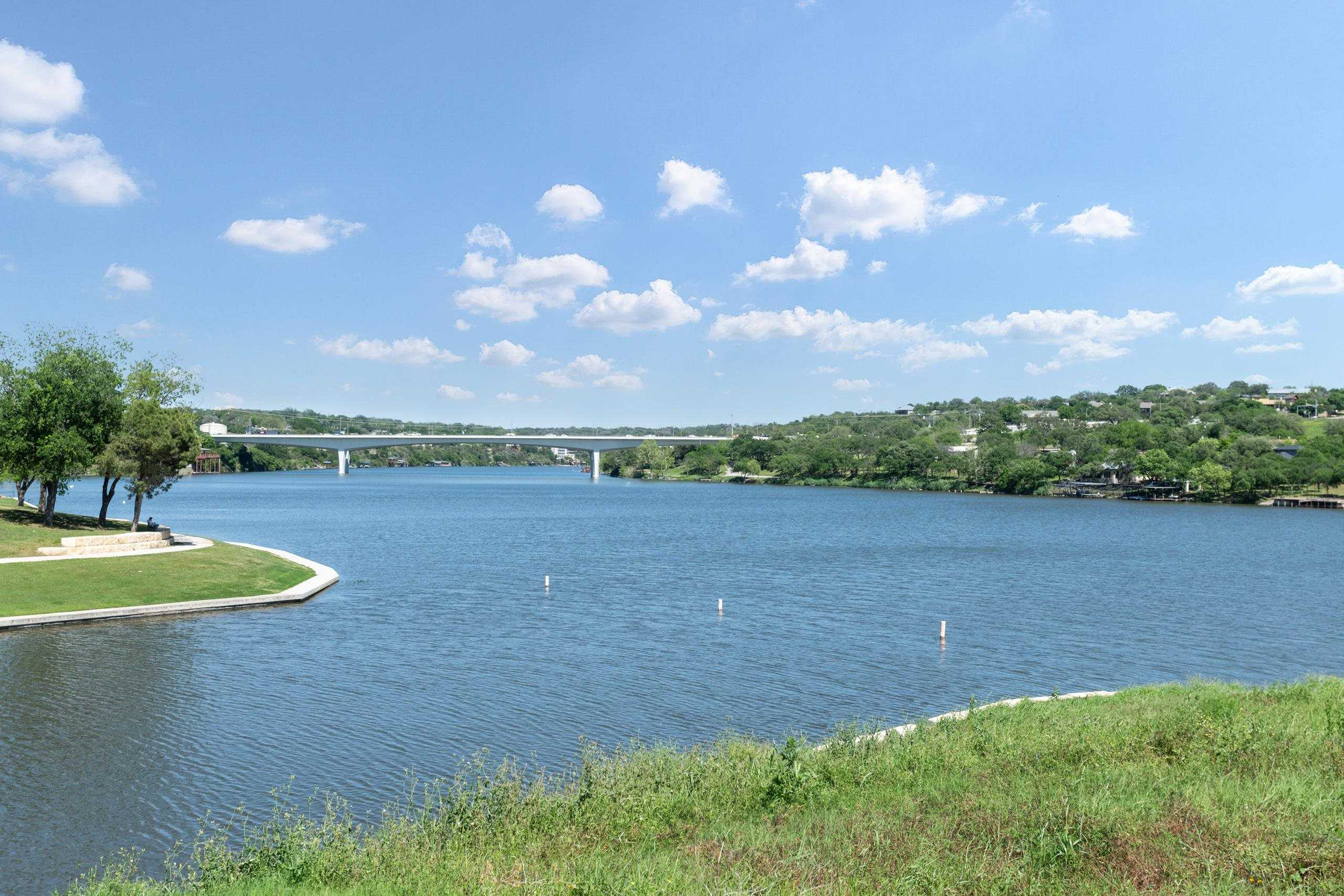 photo 2: 500 Lakeshore Drive, Marble Falls TX 78654