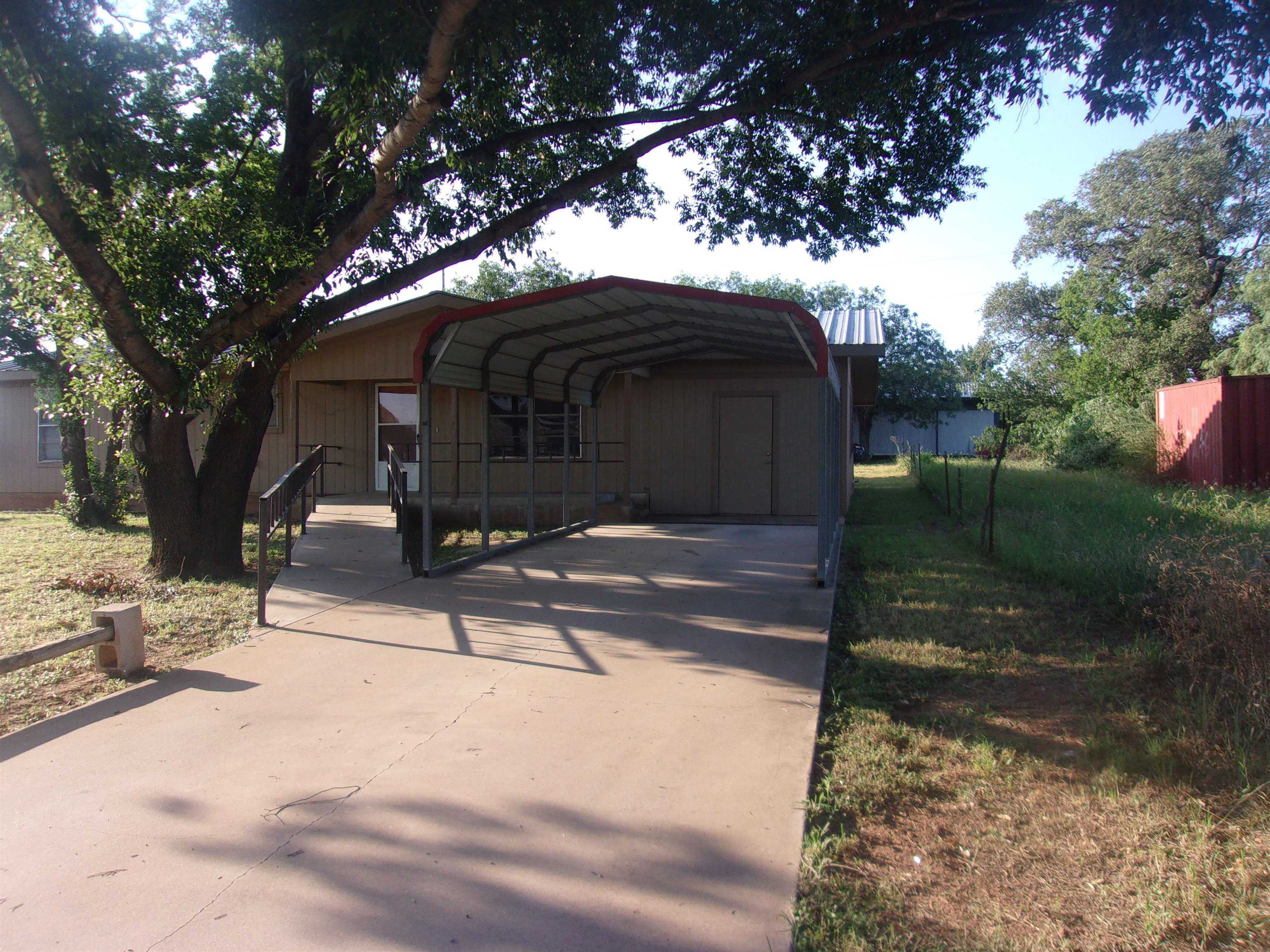 photo 3: 903 FLAG CREEK DR, Llano TX 78643