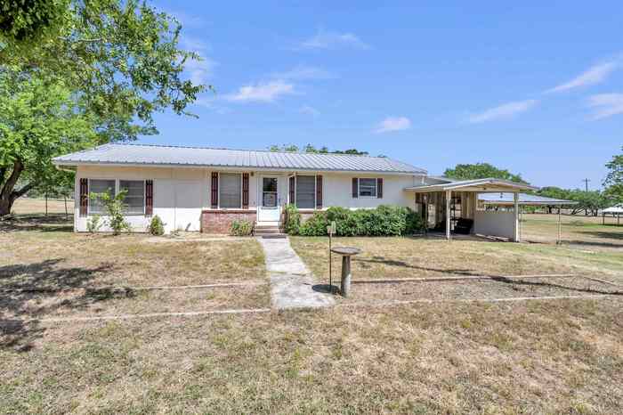 photo 1: 827 Wade St, Tow TX 78672