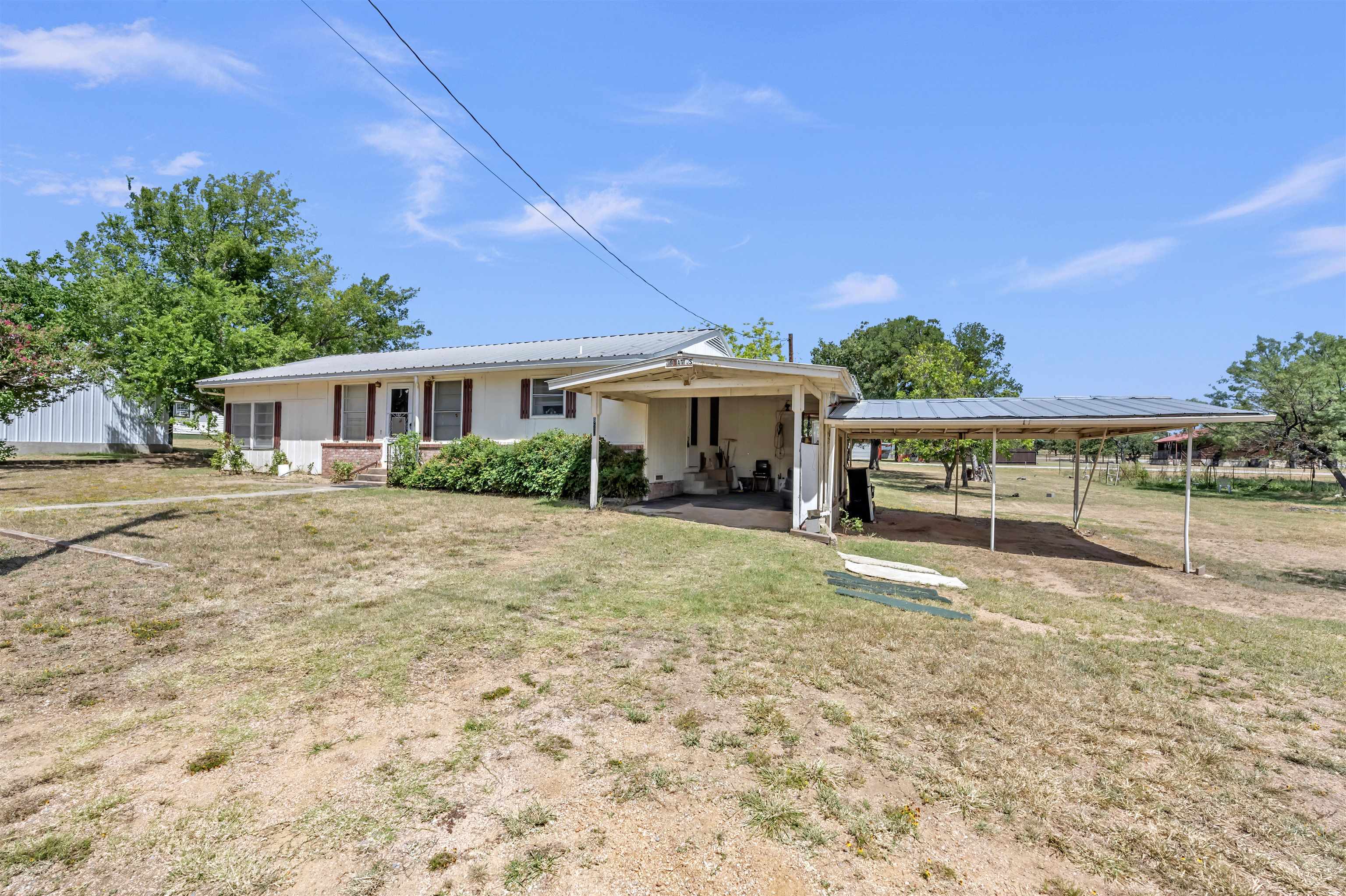 photo 2: 827 Wade St, Tow TX 78672