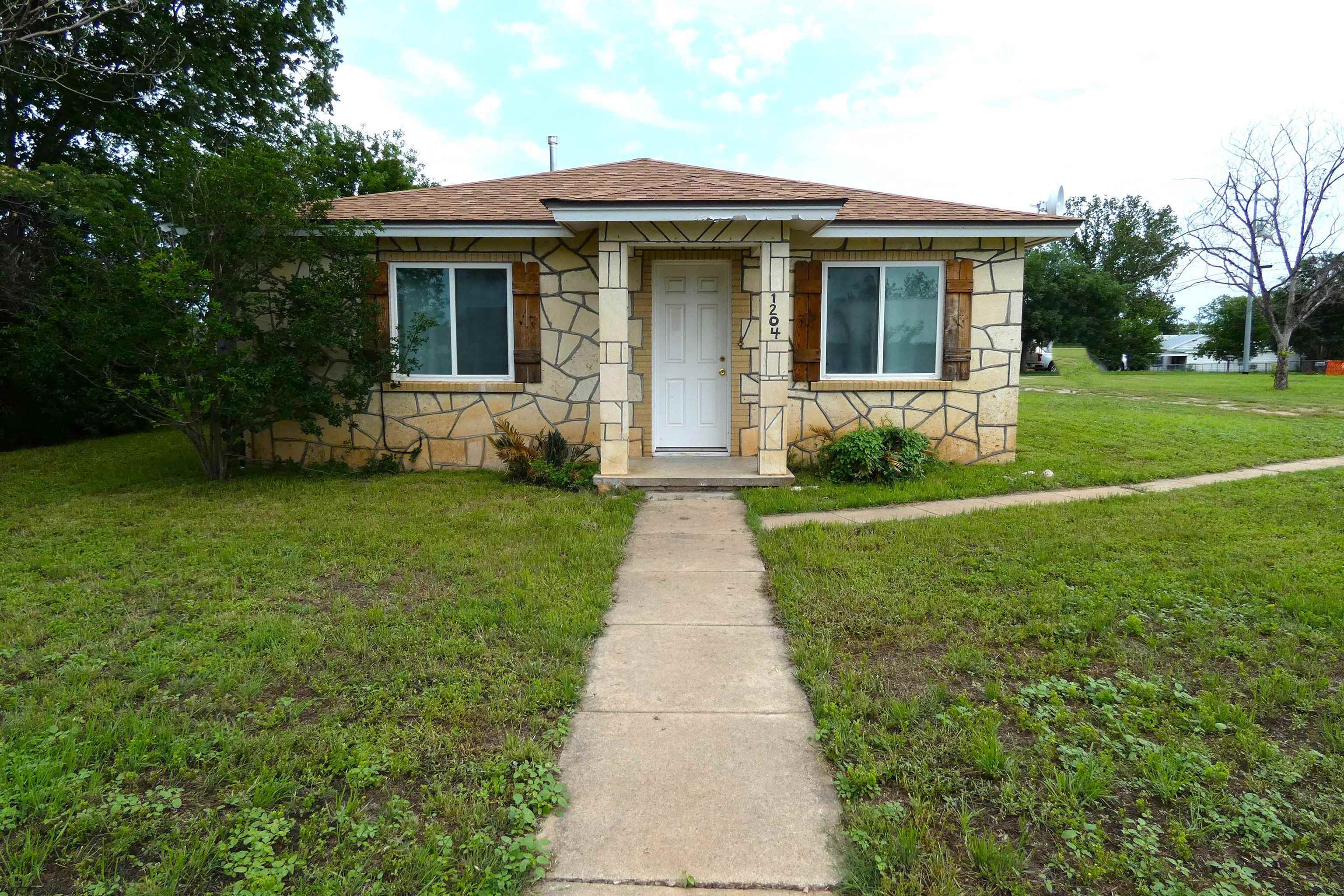 photo 2: 1204 Peach, Llano TX 78643