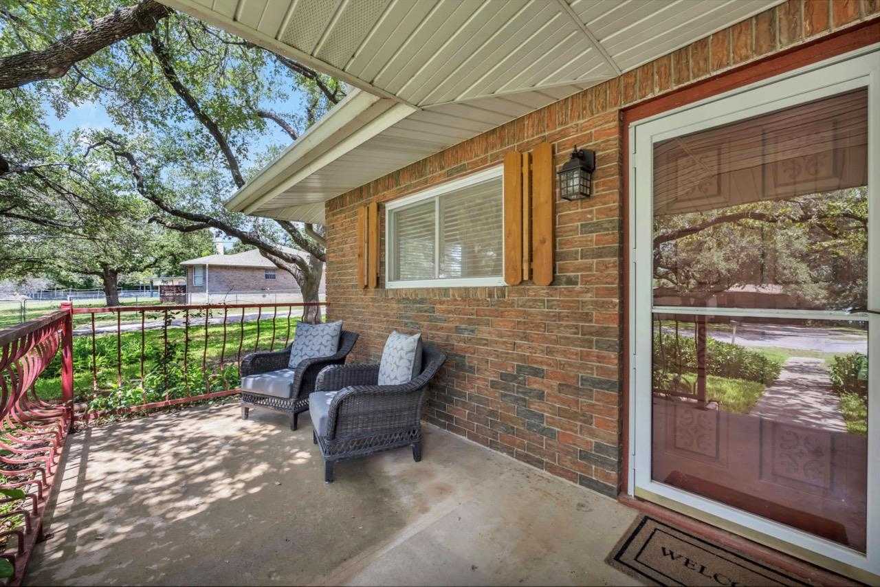 photo 2: 507 Flamingo Circle, Highland Haven TX 78654