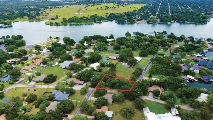 photo 2: 507 Flamingo Circle, Highland Haven TX 78654