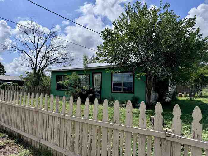 photo 1: 404 W Haynie St, Llano TX 78643