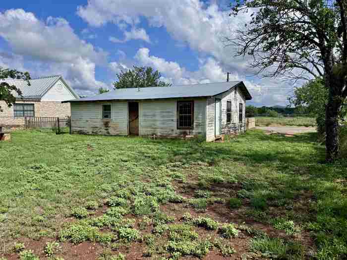 photo 7: 404 W Haynie St, Llano TX 78643