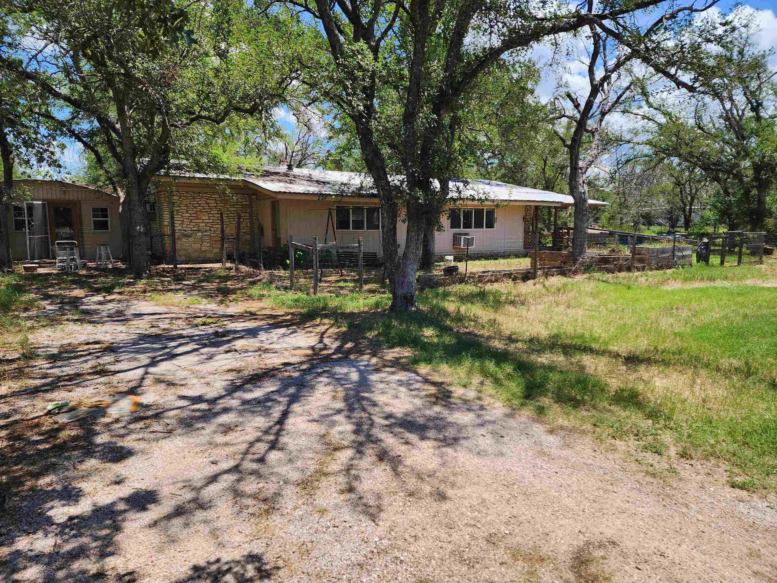 photo 1: 225 E Stonecastle Drive, Granite Shoals TX 78654