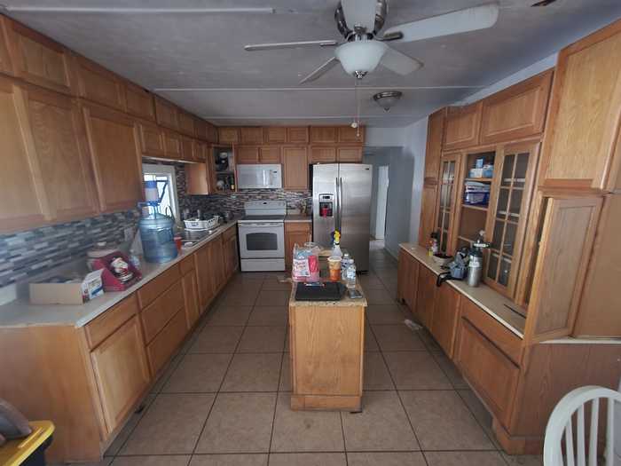 photo 5: 225 E Stonecastle Drive, Granite Shoals TX 78654