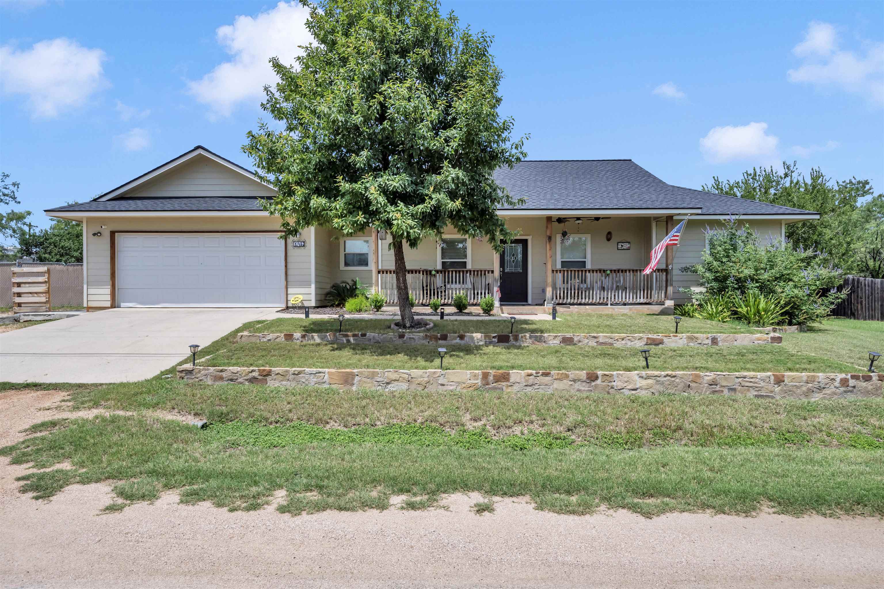 photo 3: 146 Oakwood Dr, Granite Shoals TX 78654