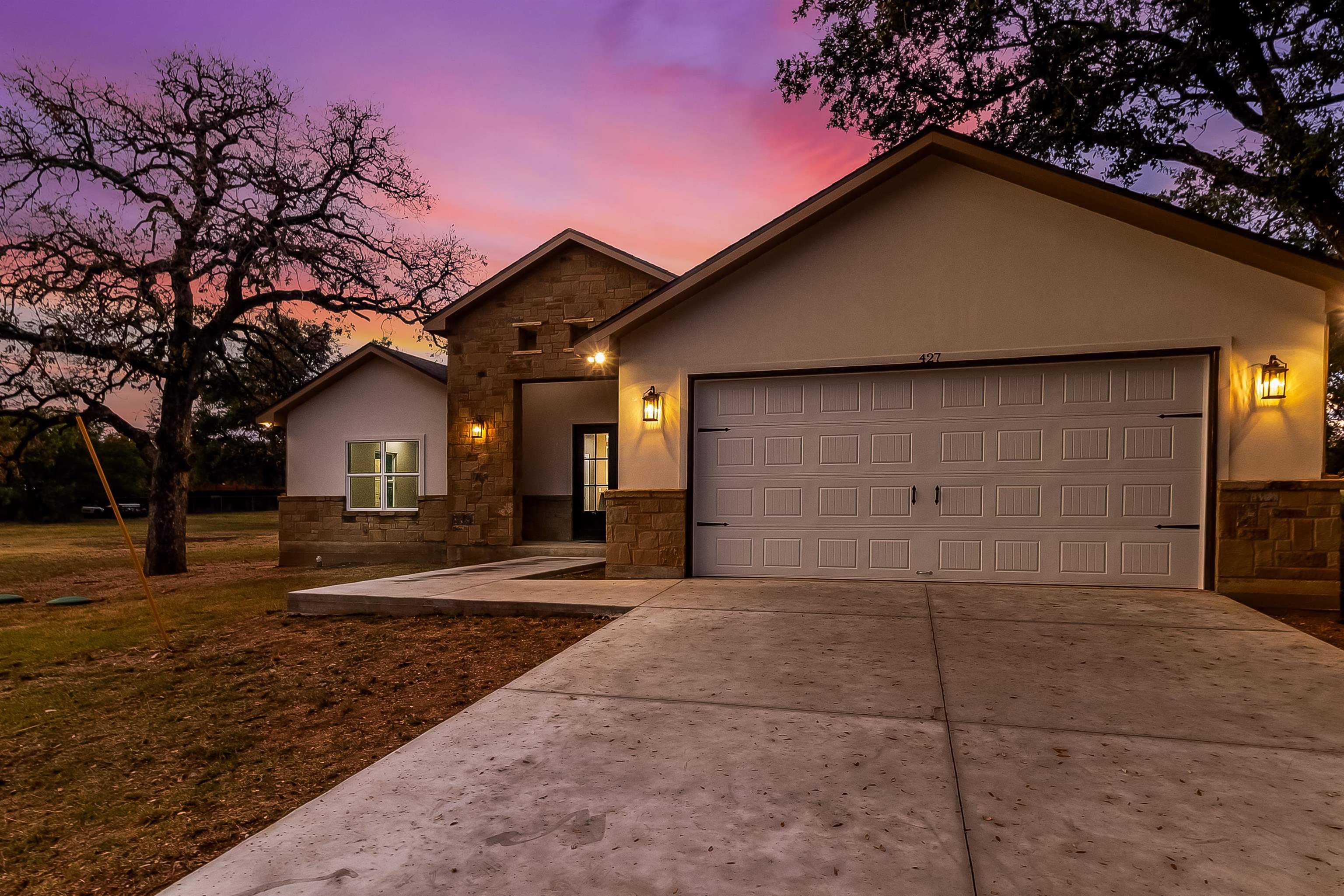 photo 2: 427 E Castleshoals Drive, Granite Shoals TX 78654