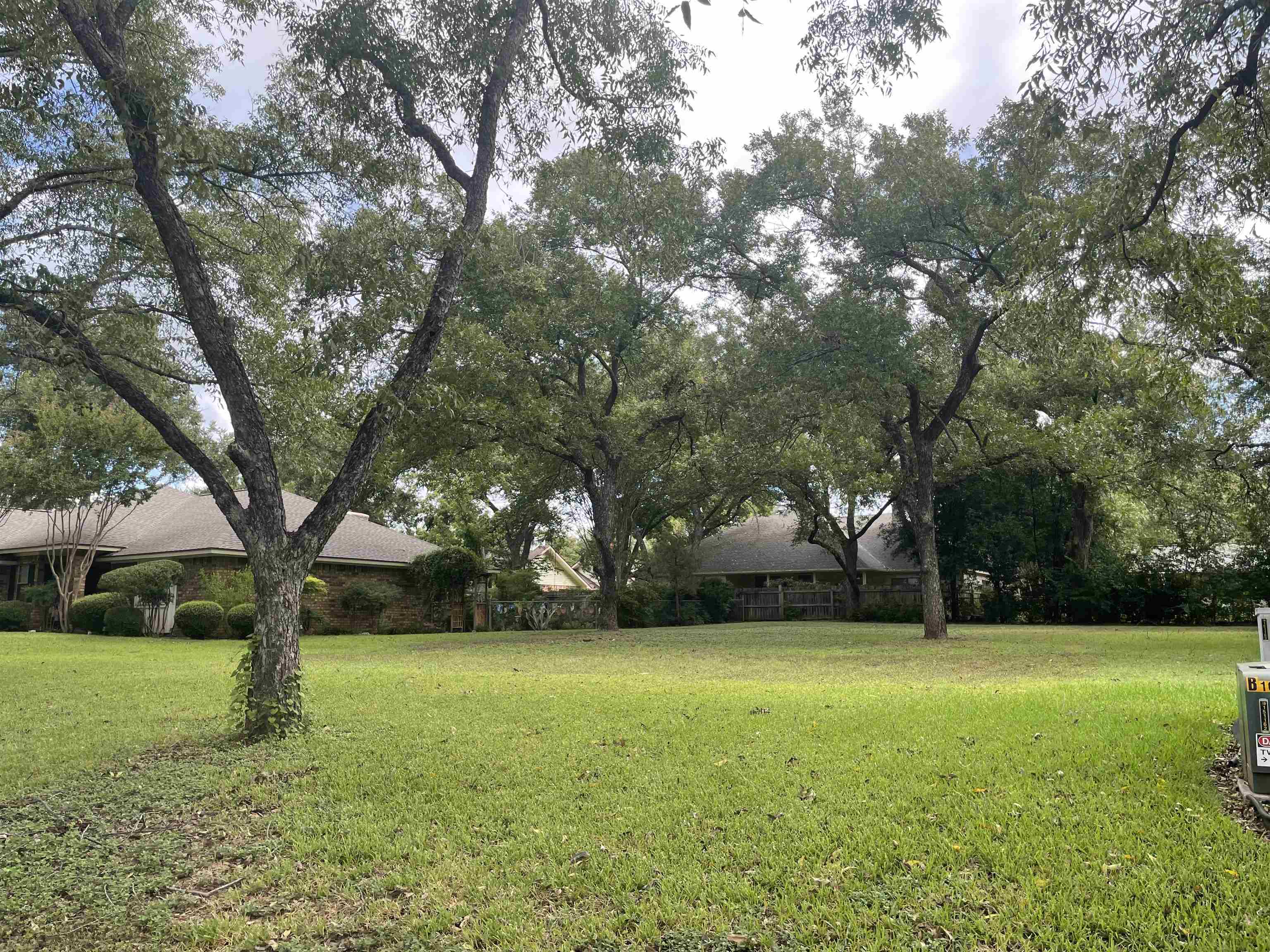 photo 3: Lot 633 Stewart Street, Meadowlakes TX 78654