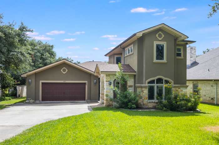 photo 2: 207 Crane Dr, Highland Haven TX 78654