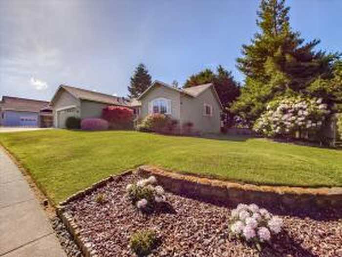 photo 2: 2424 Blackbird Avenue, McKinleyville CA 95519