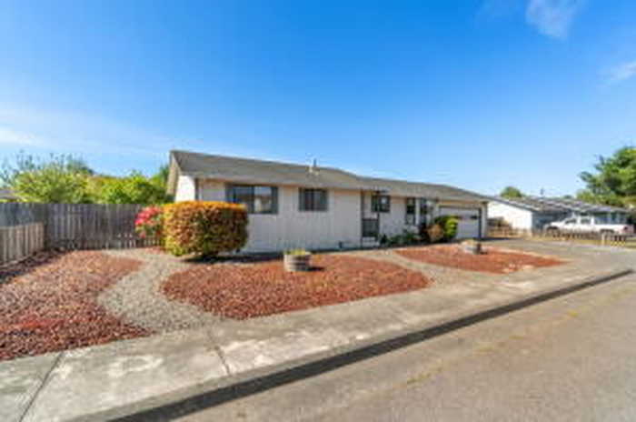 photo 2: 1500 Marty Avenue, McKinleyville CA 95519