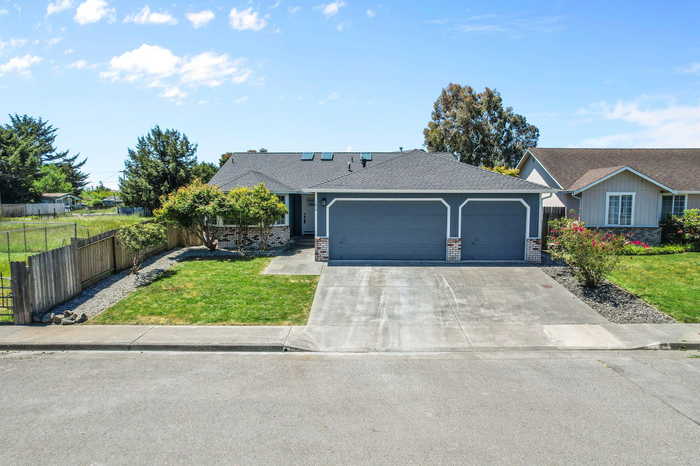 photo 2: 1810 Lime Avenue, McKinleyville CA 95519